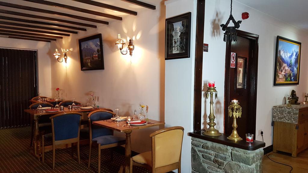 New Gurkha Inn Brecon Exteriör bild